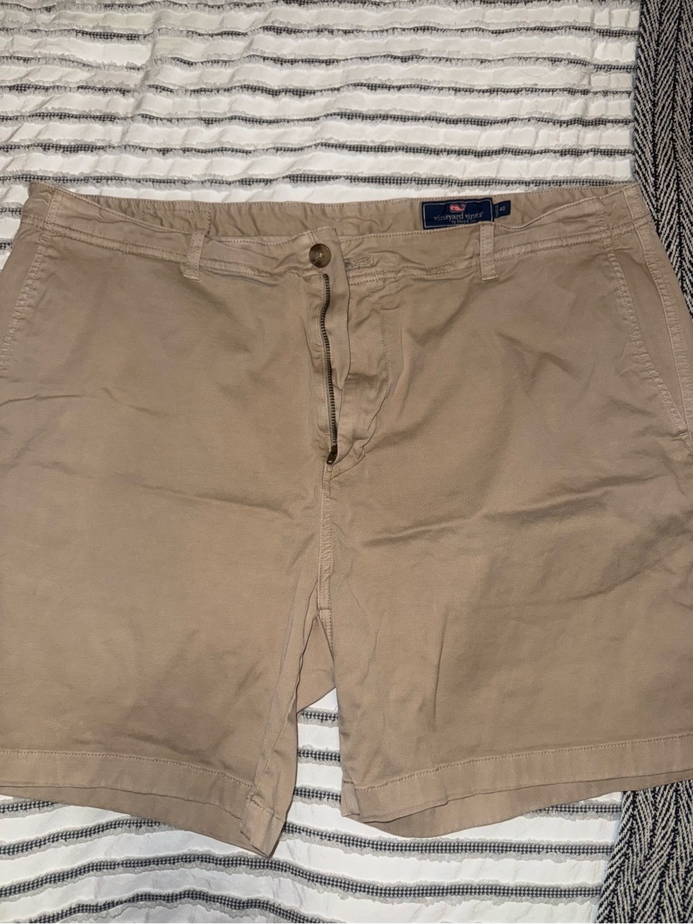 Vineyard Vines Men's Tan Chino shorts